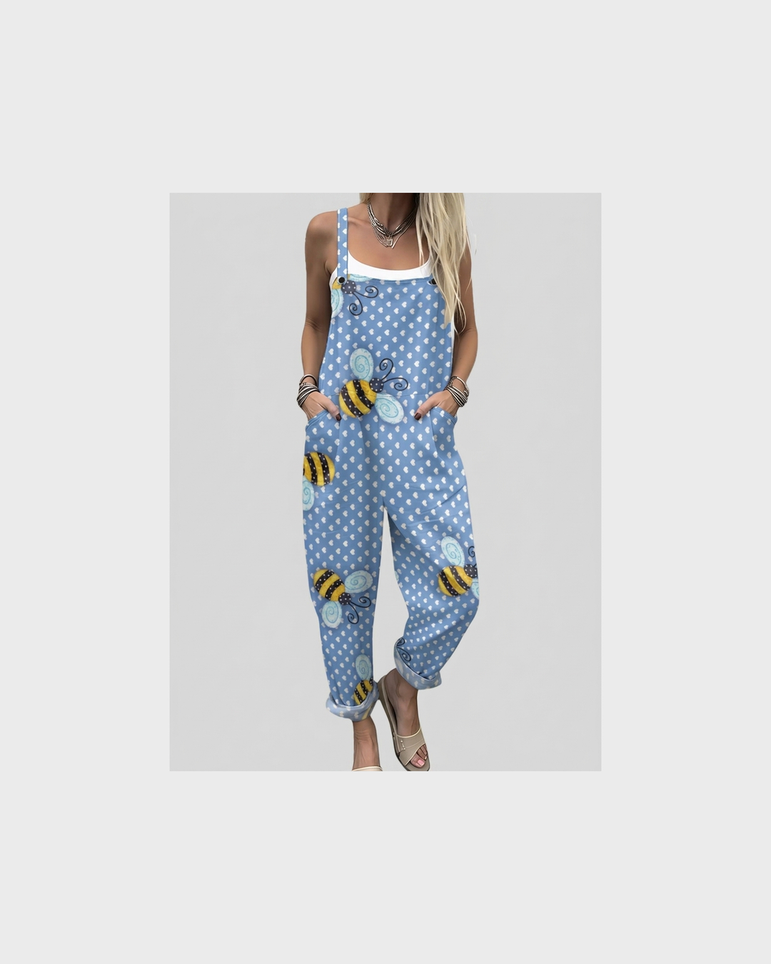 Clara Regensburg | Latzhose mit Bienen Hellblau