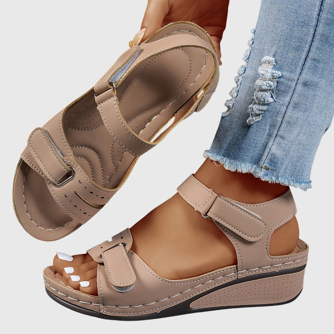 Irmgard Quedlinburg | Orthopädische Stützensandalen