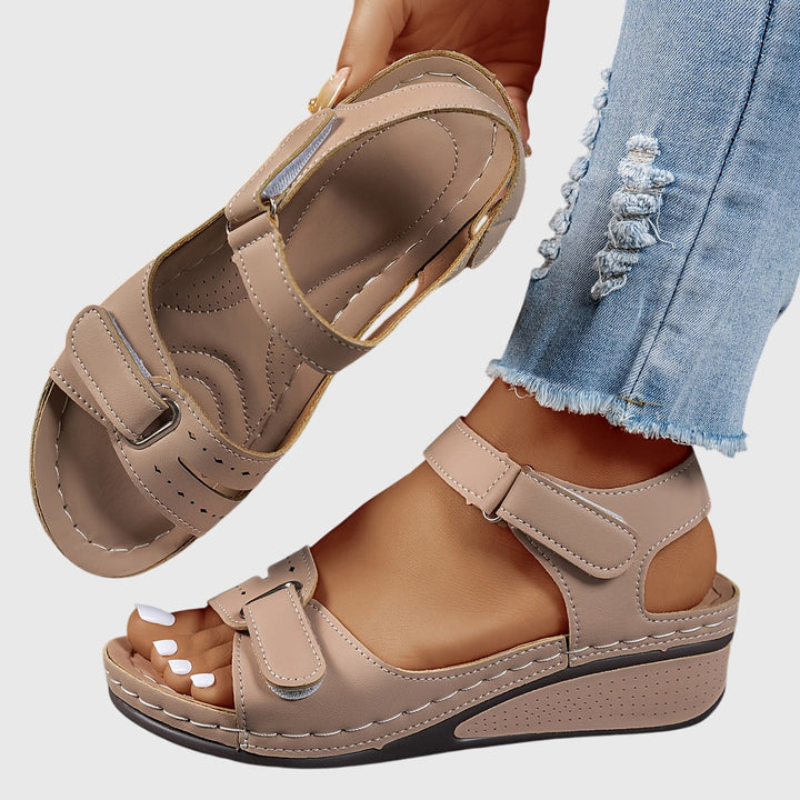 Irmgard Quedlinburg | Orthopädische Stützensandalen