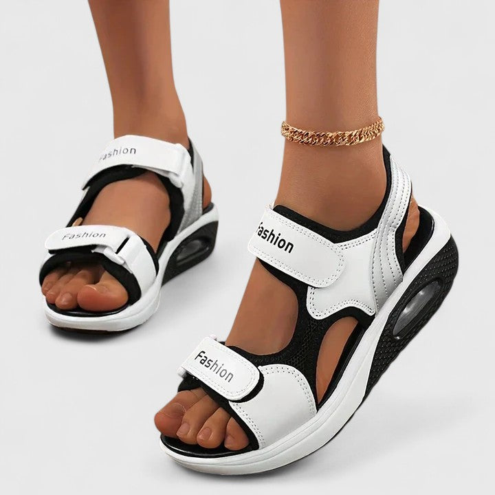 Rosalie Bamberg | Leichte Orthopädische Sandalen in Weiß/Schwarz