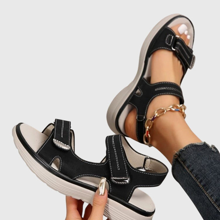 Karolina Ansbach | Sandalen mit Verstellbarem Riemen