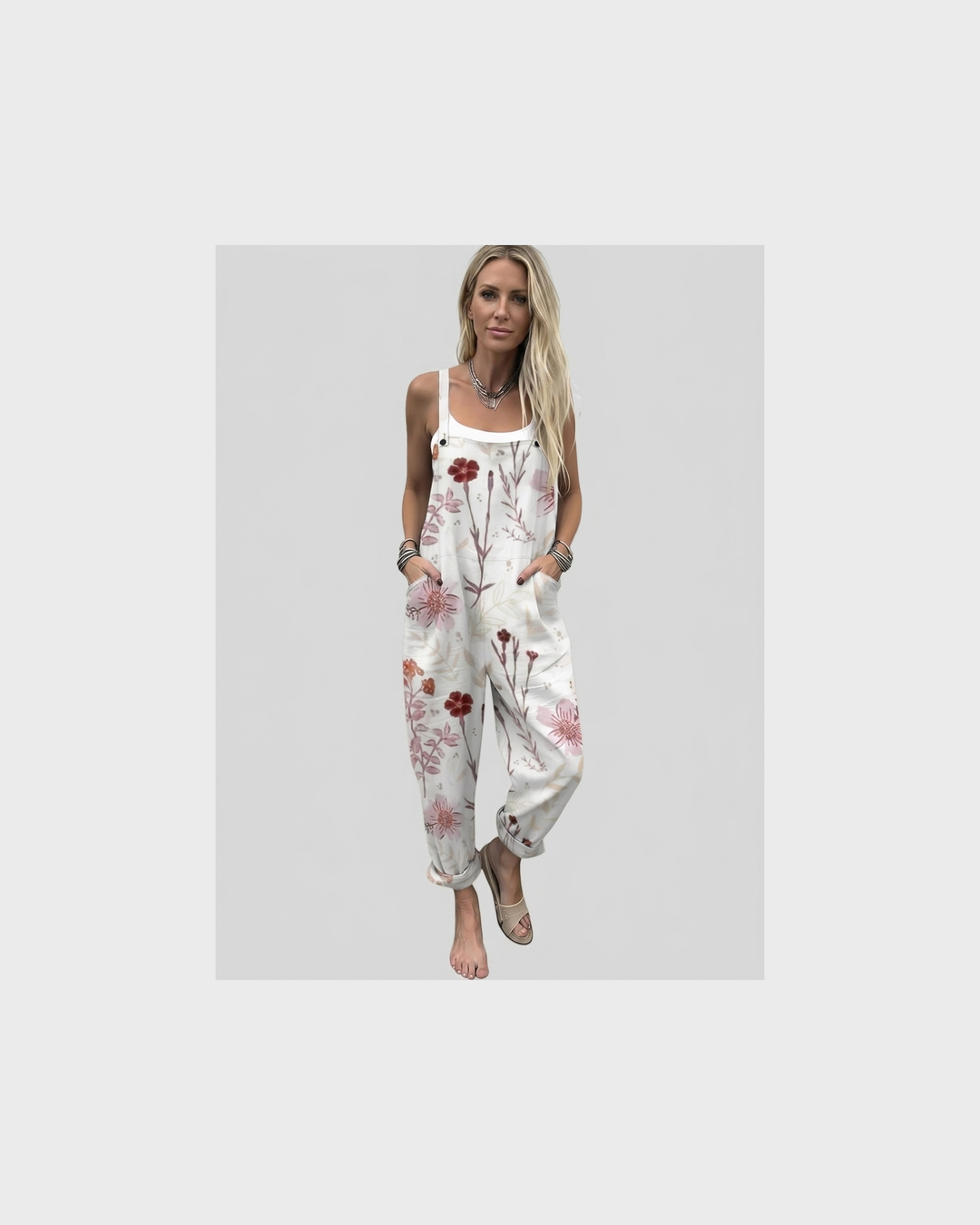 Emma Wismar | Weiße Latzhose mit Roten Blüten