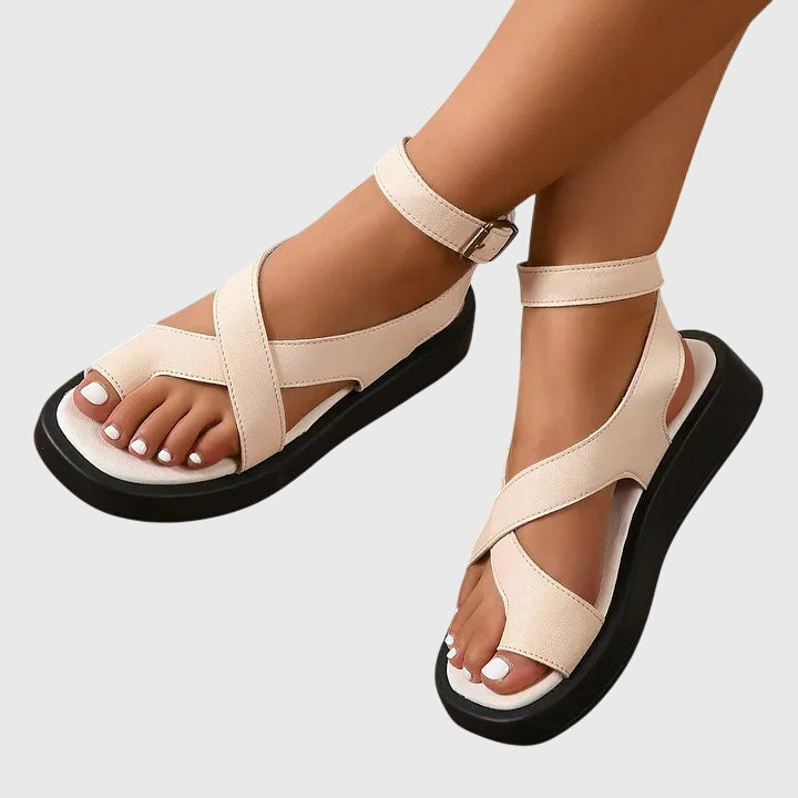 Johanna Görlitz | Dicke Plattformsandalen