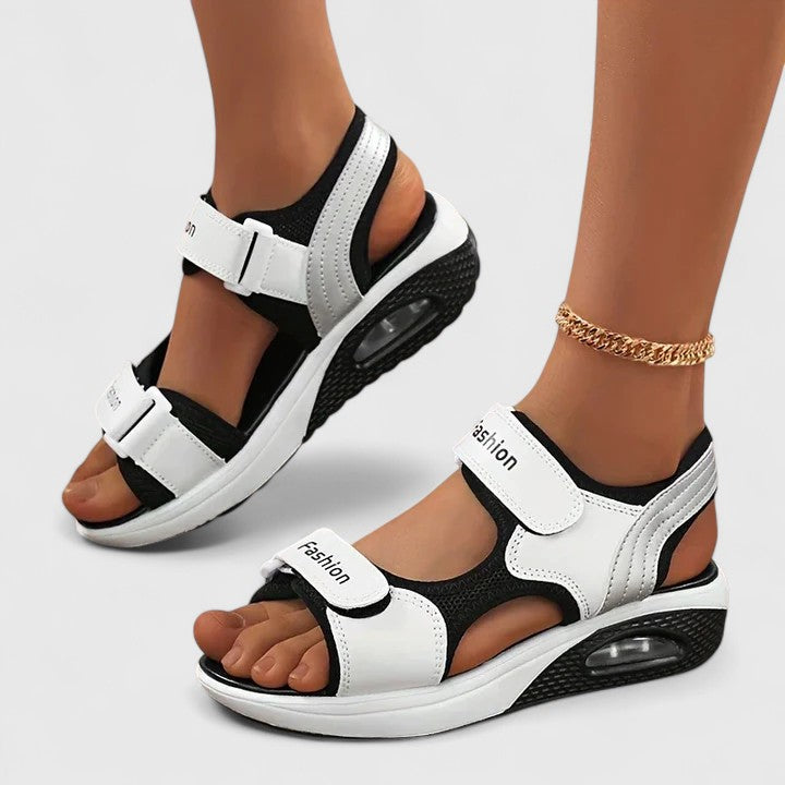 Rosalie Bamberg | Leichte Orthopädische Sandalen in Weiß/Schwarz