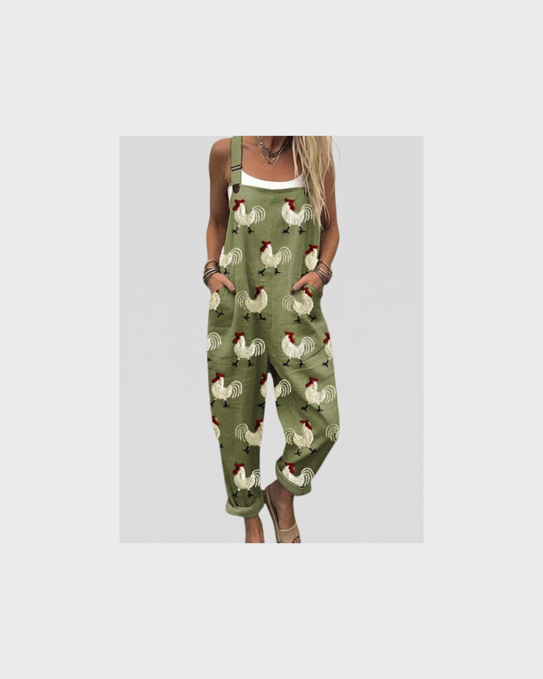 Josefine Schwerin | Latzhose mit Hahn-Motiv Olivgrün
