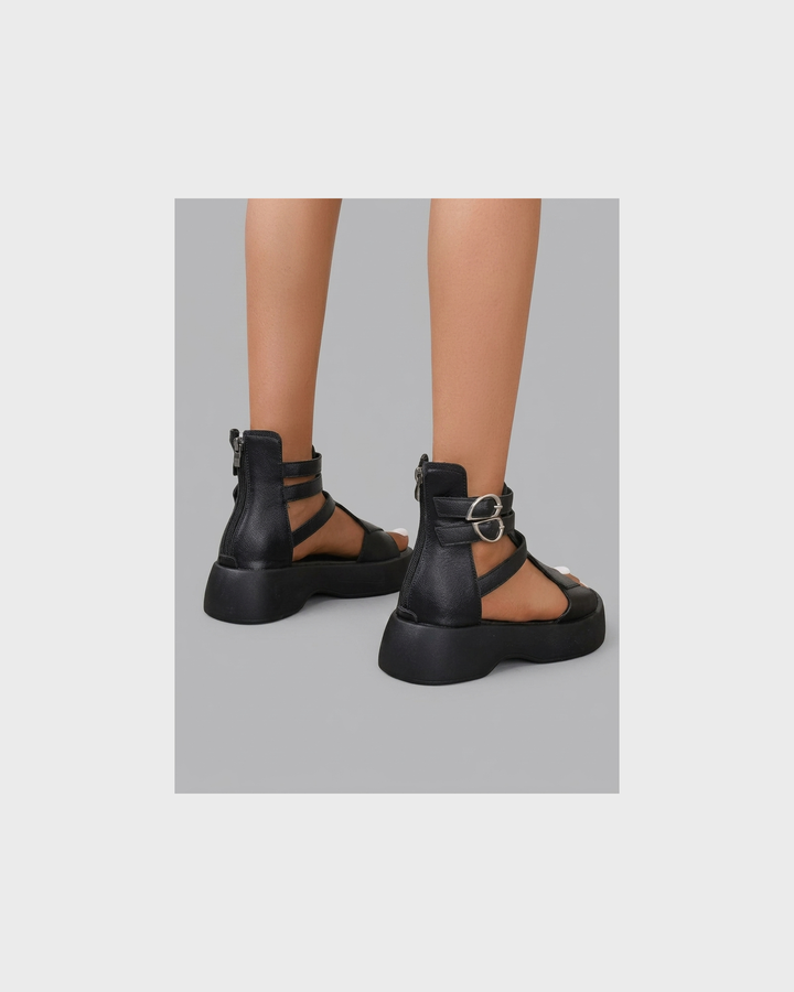 Karolina Münster | Orthopädische Sandalen