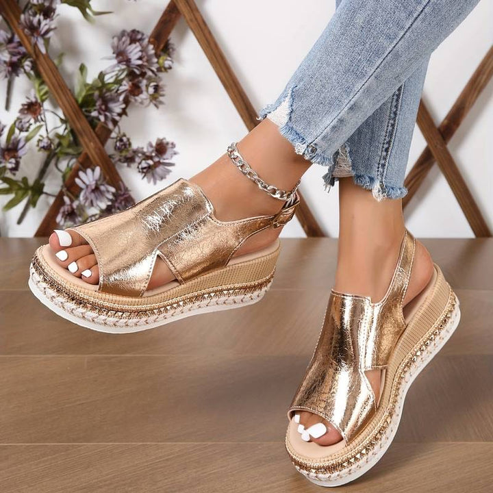 Marlene Weimar | Stylische Metallic-Sandalen